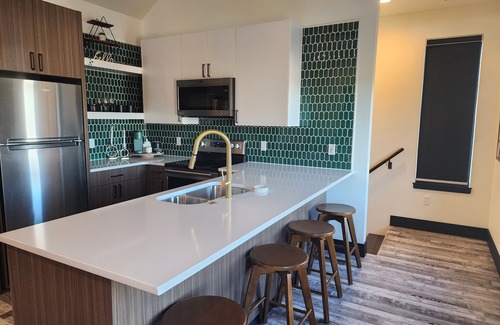 Jenkins House | Contemporary Highway Hideaway in Marionville