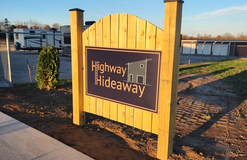 Jenkins House | Contemporary Highway Hideaway in Marionville