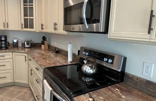 Malta House | Contemporary Home w/Pool mins from Saratoga/Track