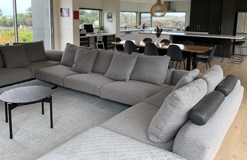 Woodford House | Contemporary home with Woodford Valley views