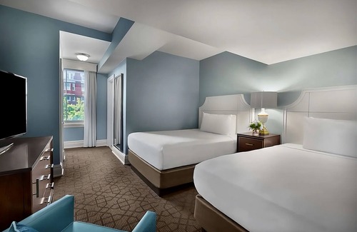 Central West End Hotel | Contemporary Hotel in Central West End district! 2 Convenient Spaces Parking!