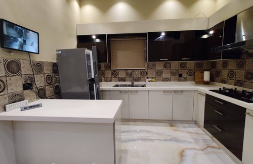 Gulshan-e-Iqbal House | Contemporary hygiene 4bd/4bath,Auto generator