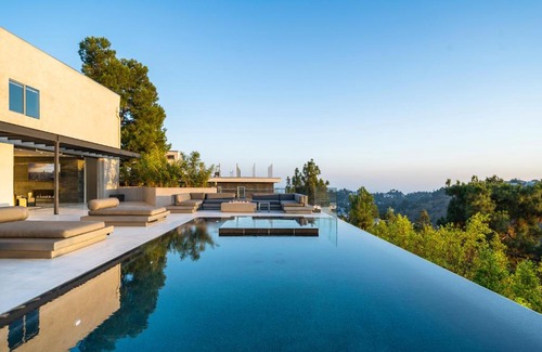 Hollywood Hills West Villa | Contemporary Modern Villa with Hills Views