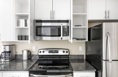 Cuernavaca Apartment | Contemporary Mountain View 1BR w/Pool, Gym, BBQ, by Blueground