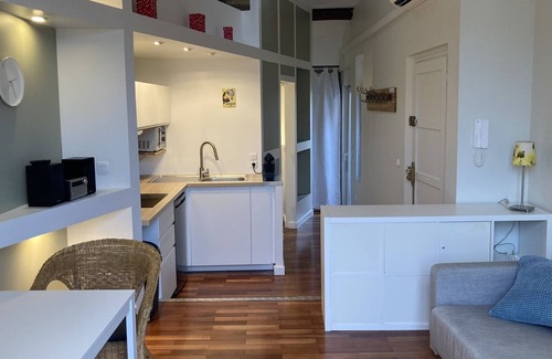 Gares Apartment | Contemporary new flat in centre town