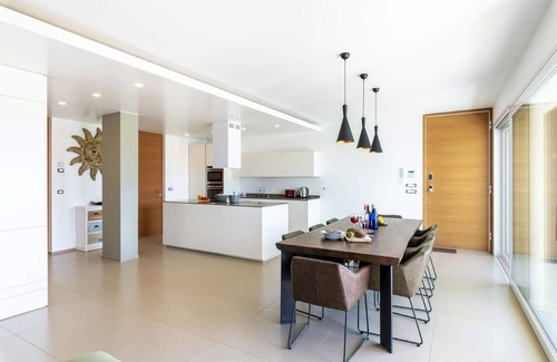 Noci House | Contemporary property with Terrace and Sunbathing Area