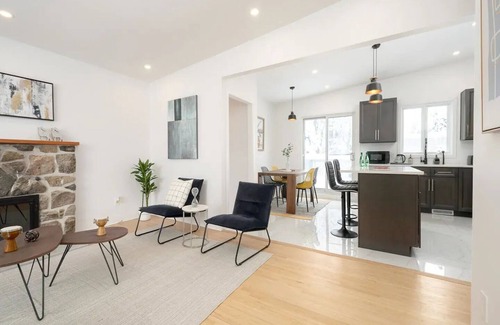 Brossard House | Contemporary renovated house in southshore MTL