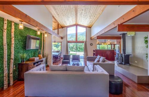 Three Rivers House | Contemporary River House close to SNP gate -7acres