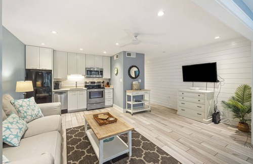 Kiawah Island Condo | Contemporary Seascape Villa, Popular Kiawah West Beach, 1BR, Steps to Beach!
