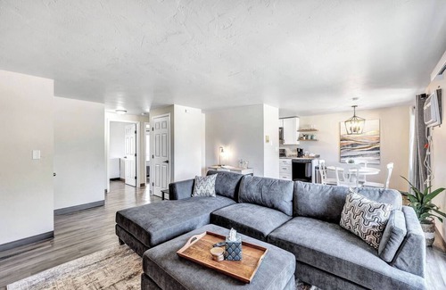 Bellevue Apartment | Contemporary Two-Bd Upper Suite