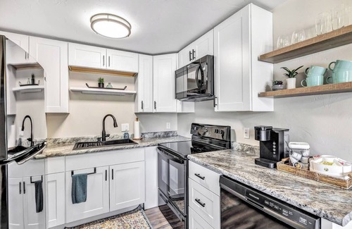 Bellevue Apartment | Contemporary Two-Bd Upper Suite