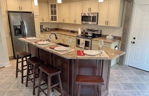 Malta House | Contemporary, Warm & Cozy mins to Saratoga