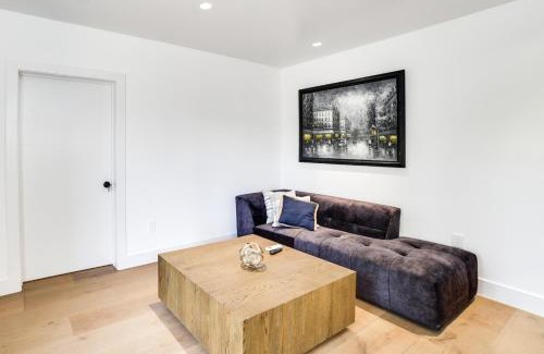 Woodland Hills House | Contemporary Woodland Hills Retreat Near US-101!