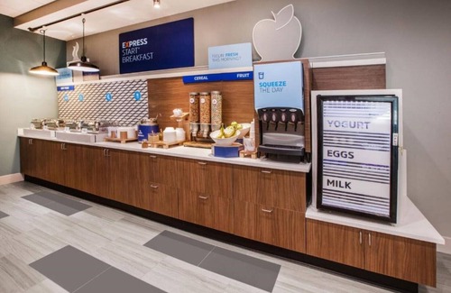 Portland House | Continental and American breakfast options are available every morningn