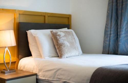 Sketty Apartment | Contractor Base - Parking - Garden - Hospital