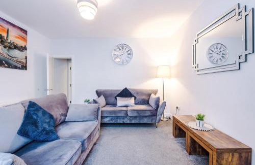 Bury Apartment | Contractor, Relocation, insurance , 4 bedrooms, Bury