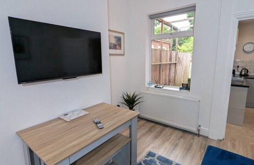 Wolverhampton House | Contractors 4BR Home, Newly Refurb, Nr Centre