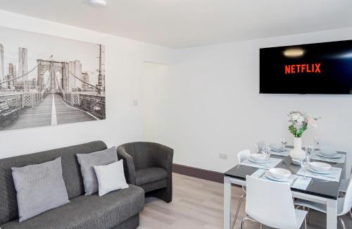 Southampton House | Contractors 8beds Off Road Vanparking 3 Bathrooms