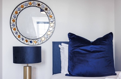 Brunel House | Contractors | Business | Large House | Sleeps 9