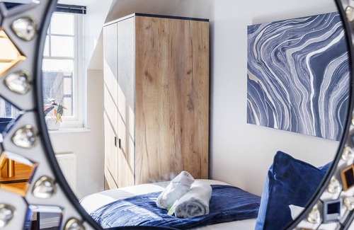 Brunel House | Contractors | Business | Large House | Sleeps 9