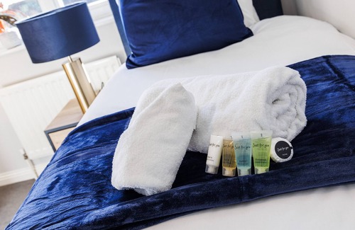 Brunel House | Contractors | Business | Large House | Sleeps 9