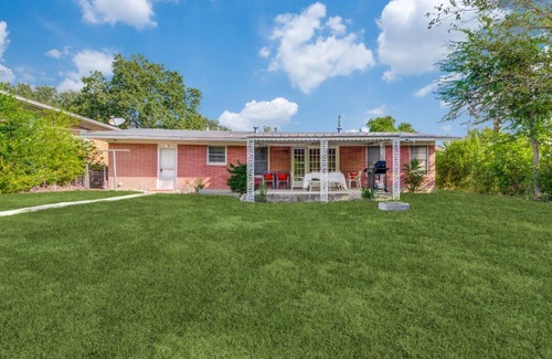 West San Antonio House | Contractors, Medical Ctr, Dtwn, Ft. Sam, Lackland