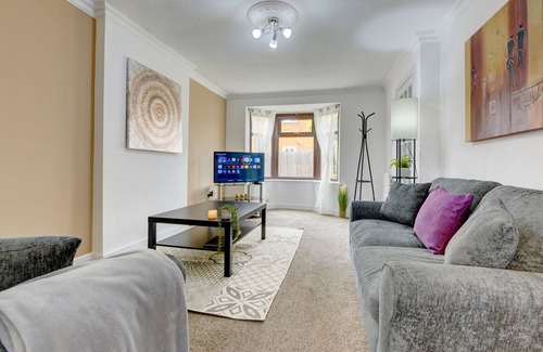 Hamilton House | Contractors/MonthlyGuests | Leicester 3 BedHouse