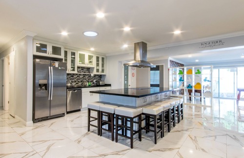 Southwest Anaheim House | Convenience Location! Only 2.5 miles to Disneyland, 13 miles to Huntington Beach