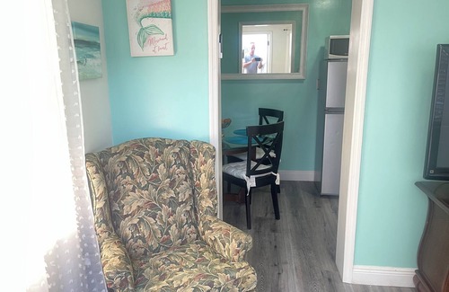 West Palm Beach Apartment | Convenient and Private Downtown 1BR Near Beach