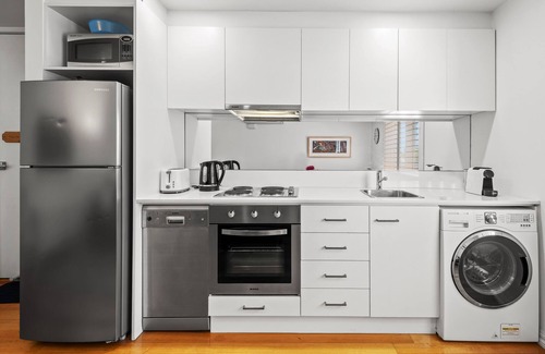 Carlton South Apartment | Convenient Apartment in heart of Carlton