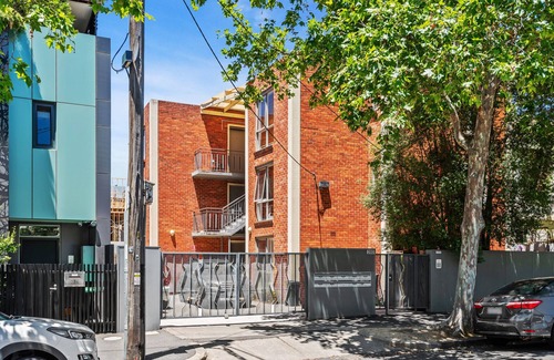 Carlton South Apartment | Convenient Apartment in heart of Carlton