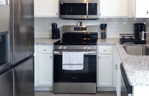 Northeast Raleigh House | Convenient Charming Townhouse