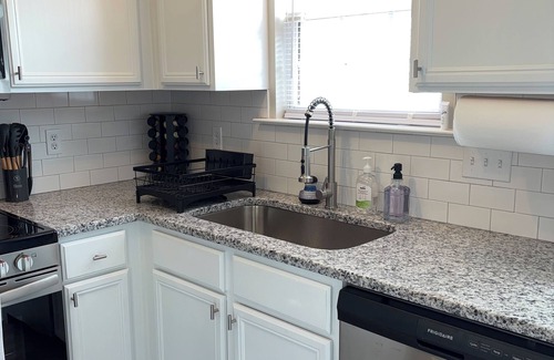 Northeast Raleigh House | Convenient Charming Townhouse