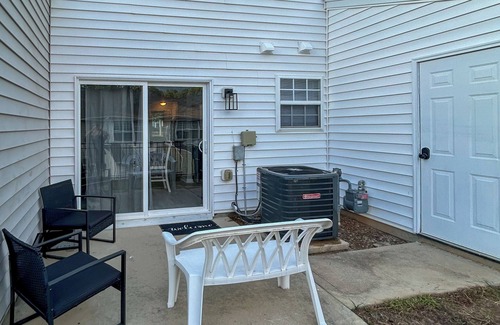 Northeast Raleigh House | Convenient Charming Townhouse
