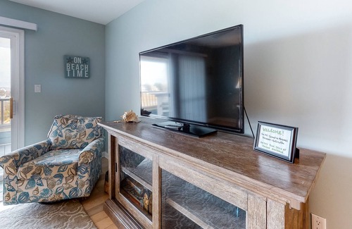 Heron Harbour Isle Condo | Convenient Condo w/Private Balcony, Water Views & Shared Pools