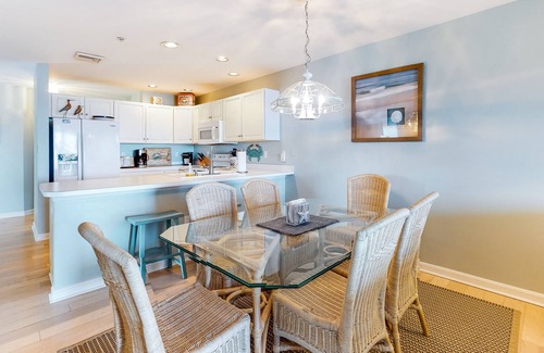 Heron Harbour Isle Condo | Convenient Condo w/Private Balcony, Water Views & Shared Pools