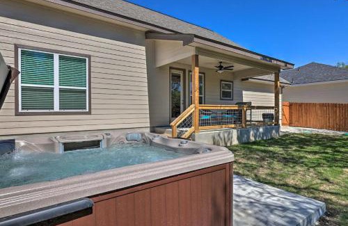 Canyon Lake House | Convenient Cute Cottage Hot Tub Fire Pit Sleeps 6
