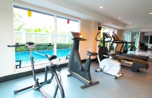 Srisa Chorakhe Noi Hotel | Convenient Grand Plus Hotel Suvarnabhumi