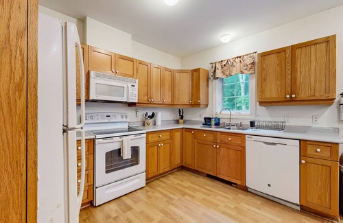 Bar Harbor Cottage | Convenient home with deck, grill, & washer/dryer - walk into town & Acadia