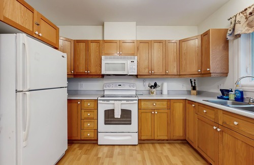 Bar Harbor Cottage | Convenient home with deck, grill, & washer/dryer - walk into town & Acadia