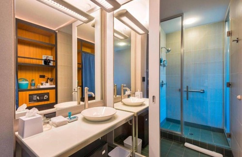 Portland House | Convenient Hotel Near PDX Airport