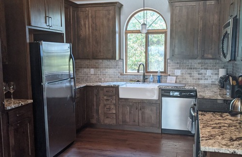 Divide House | Convenient Locale in the Heart of Divide w/Magnificent Views, multi decks, BBQ