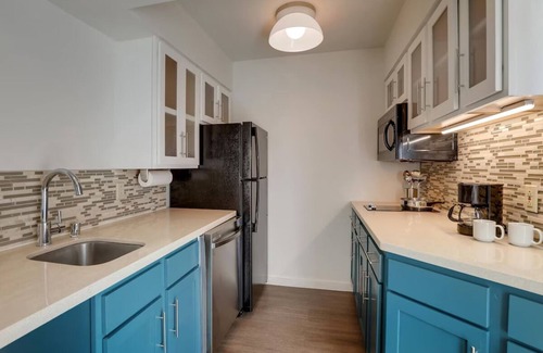 San Jose Resort | Convenient Location! Close to Norman Y. Mineta Airport, with Outdoor Pool!