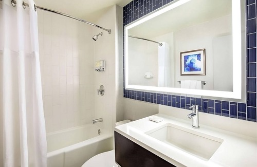 East Cambridge Hotel | Convenient Stay! Near Bunker Hill Monument & Museum, Charlestown, w/Pool!