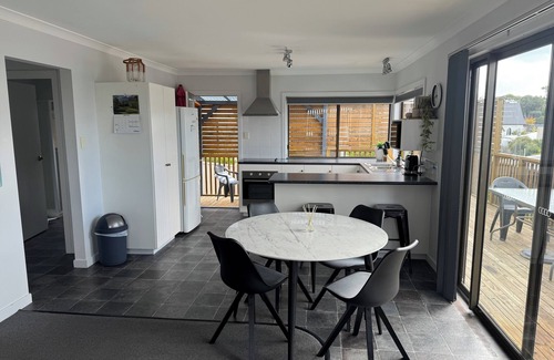 Bridport House | Conveniently located in the centre of town and close to the beaches