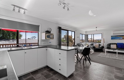 Bridport House | Conveniently located in the centre of town and close to the beaches