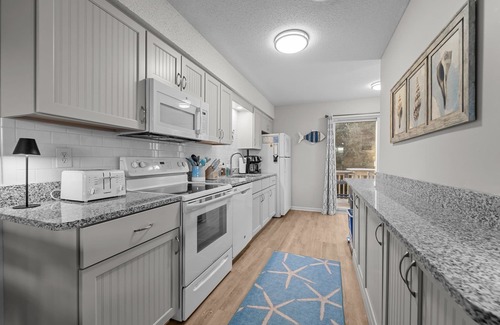 Duck House | Conveniently located Duck condo rental perfect for you and your family!