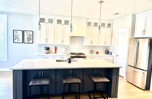 Boise House | Conveniently located modern home in Boise