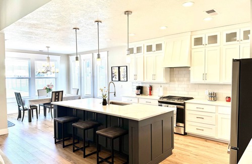 Boise House | Conveniently located modern home in Boise