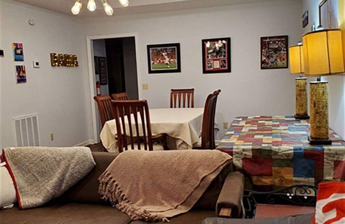 Tuscaloosa House | Conveniently Located 2B/2BA Very Close to University of Alabama Campus